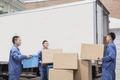 Local Roehampton packing team preparing belongings for a smooth move