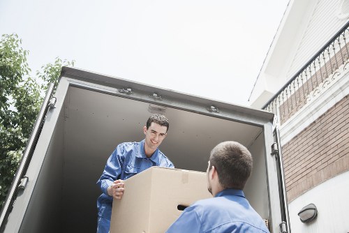 Urgent house move service with van in Roehampton