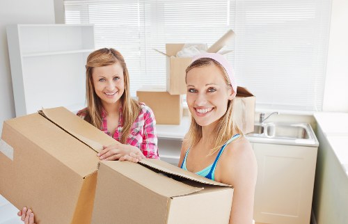 Packing and organising household belongings for Roehampton removals