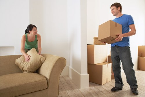 Secure storage and transport support for commercial moves in Roehampton